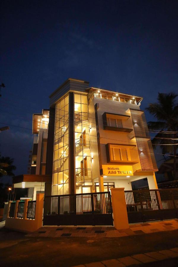 Kira Palace Residency Hotel Ernakulam Bagian luar foto