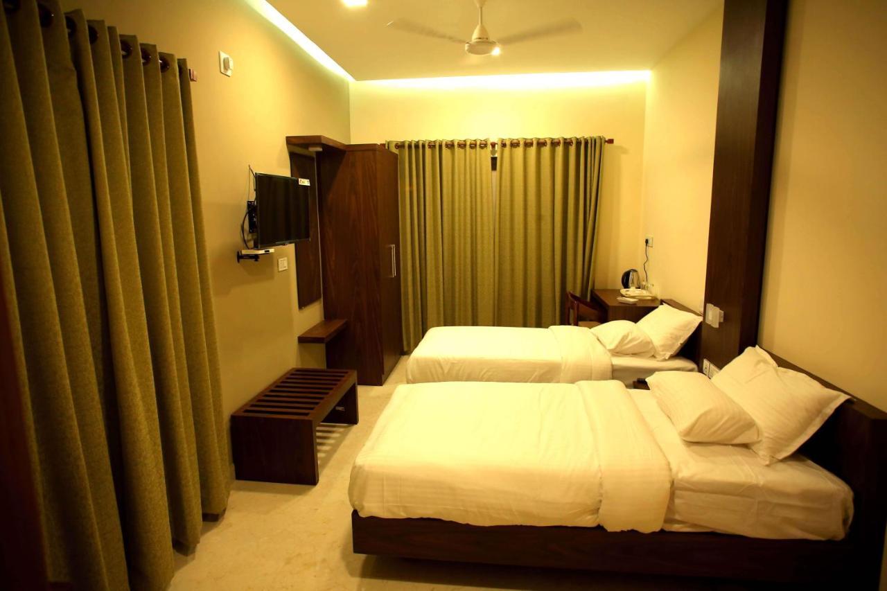 Kira Palace Residency Hotel Ernakulam Bagian luar foto