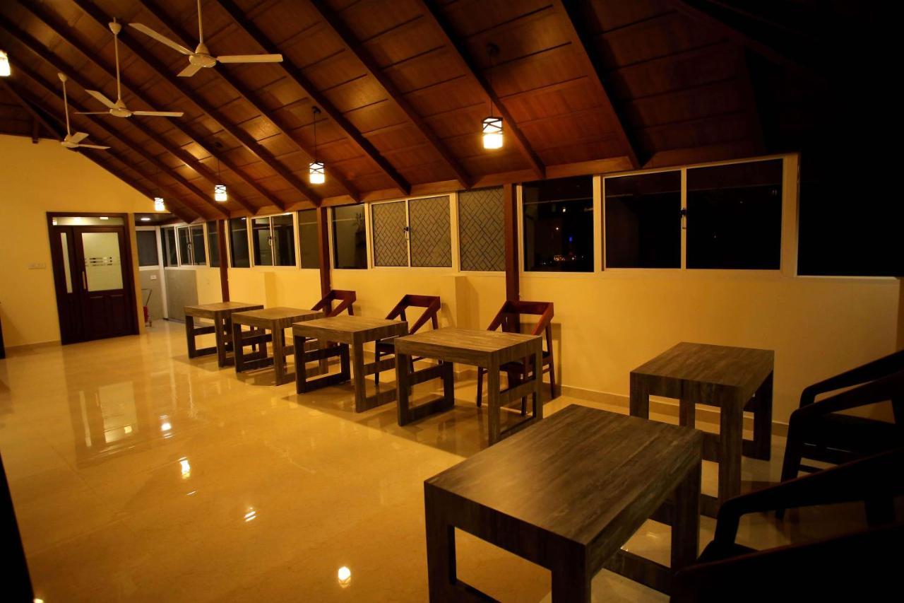 Kira Palace Residency Hotel Ernakulam Bagian luar foto
