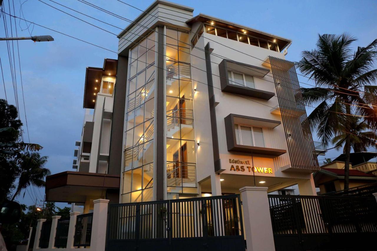 Kira Palace Residency Hotel Ernakulam Bagian luar foto