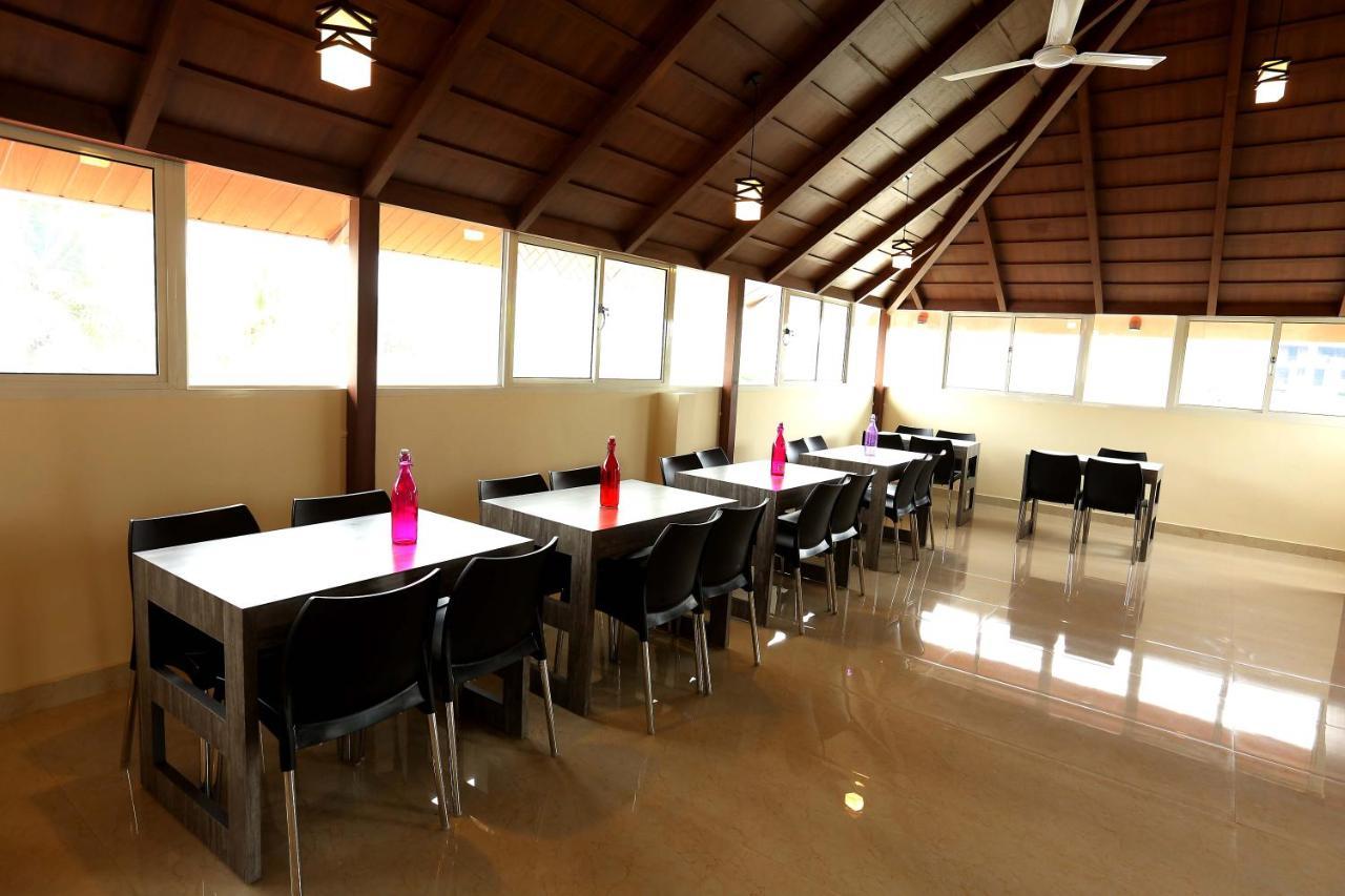 Kira Palace Residency Hotel Ernakulam Bagian luar foto