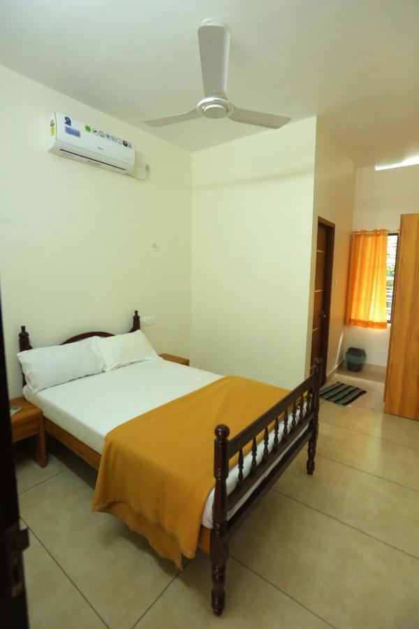 Kira Palace Residency Hotel Ernakulam Bagian luar foto