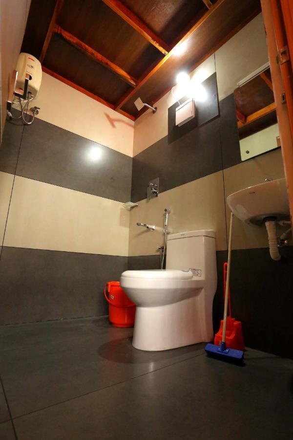Kira Palace Residency Hotel Ernakulam Bagian luar foto