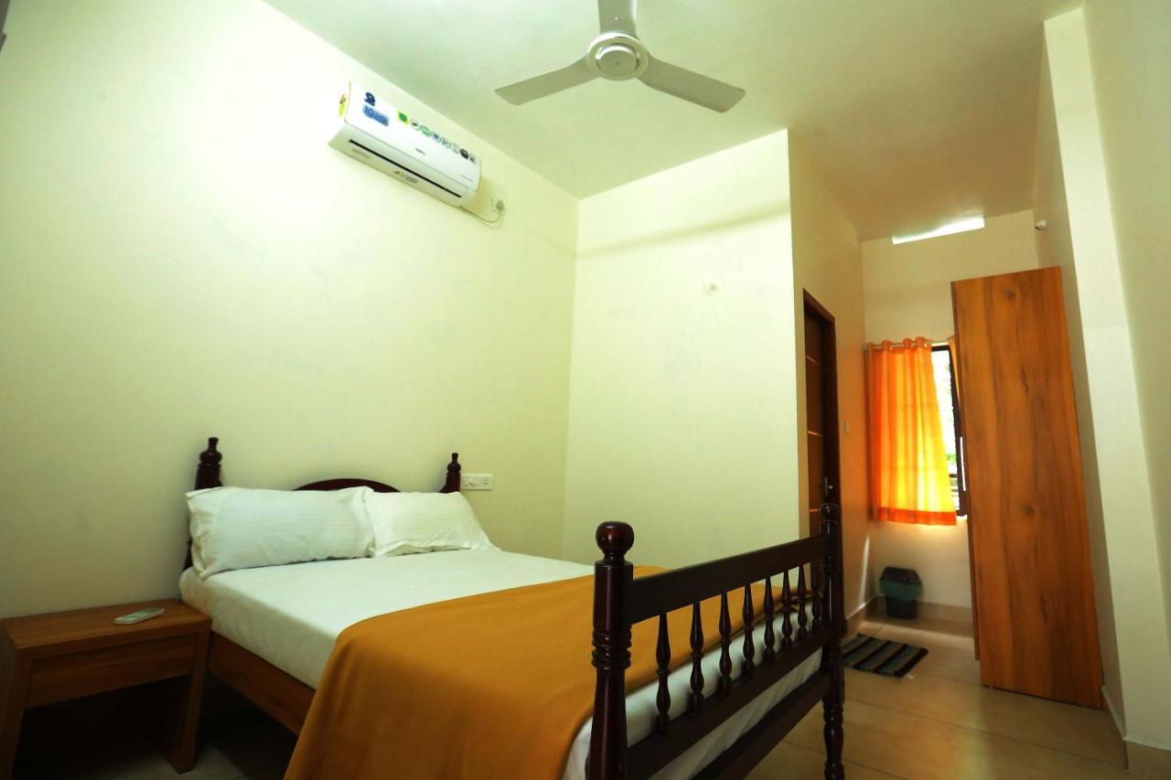 Kira Palace Residency Hotel Ernakulam Bagian luar foto