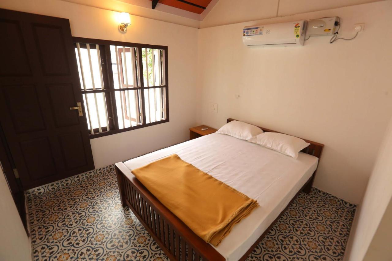 Kira Palace Residency Hotel Ernakulam Bagian luar foto