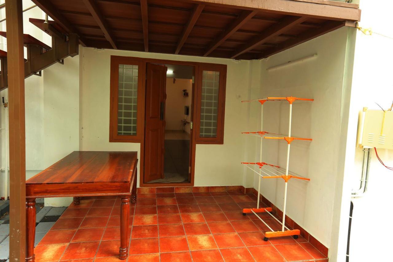 Kira Palace Residency Hotel Ernakulam Bagian luar foto